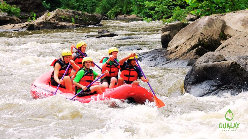 Habilidades avanzadas de natación para realizar rafting